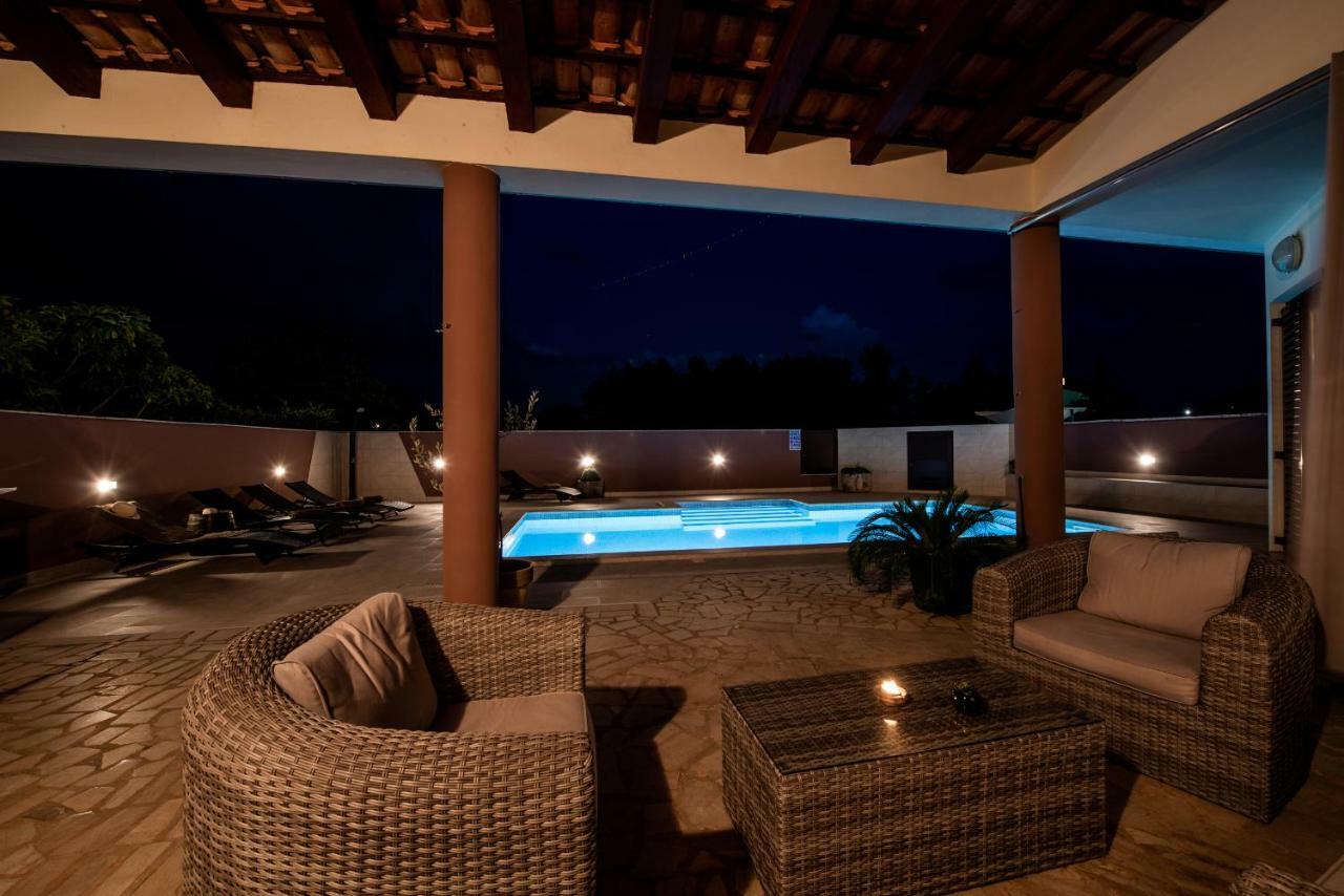 Villa Komel With Pool Fazana Bagian luar foto